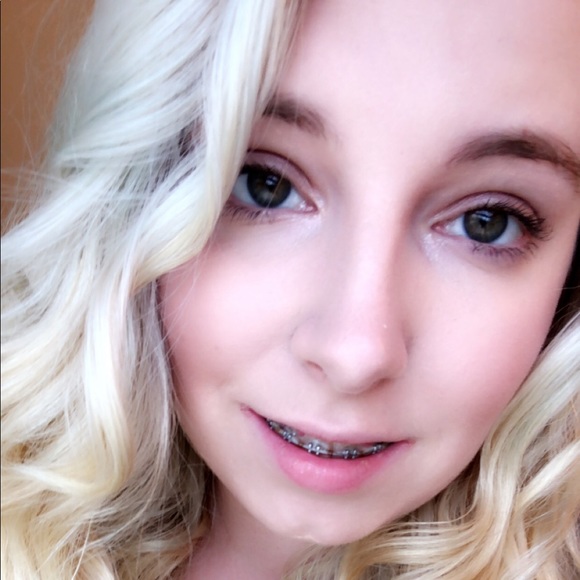 Meet your Posher, Alexis - Picture 1 of 1